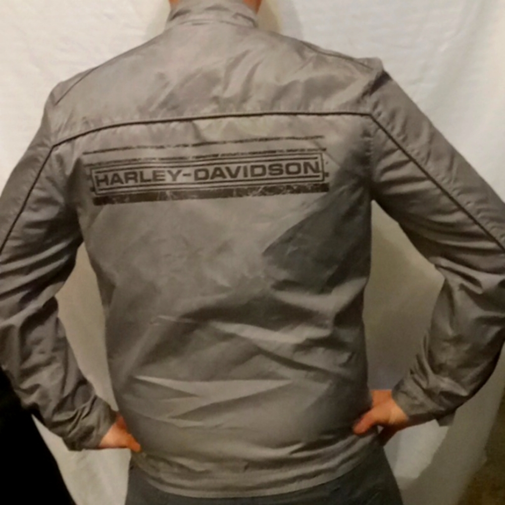 Mens size medium light weight Harley Davidson Jacket.Snap Tab Mandarin Collar.